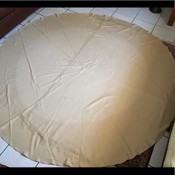 Tablecloth - Picture 1 of 3
